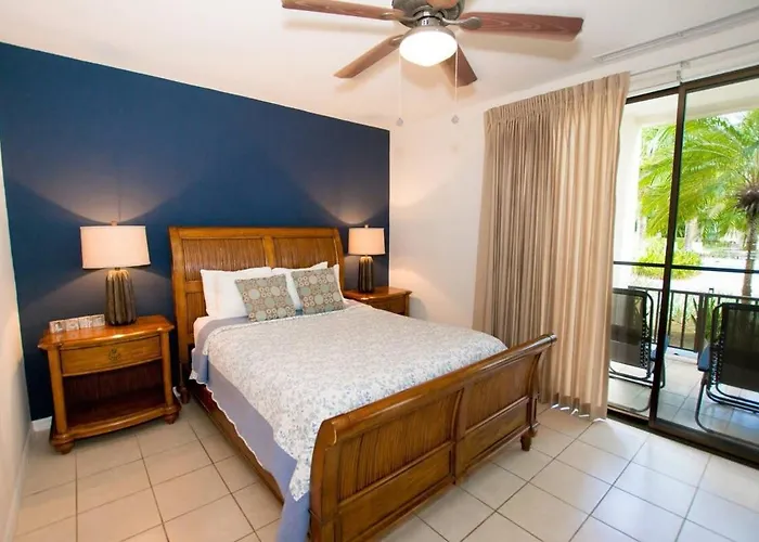 Colorful 3-bd Unit Opening On Pool Ferienhaus