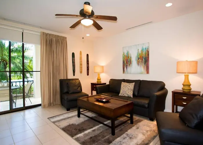 Colorful 3-bd Unit Opening On Pool Coco