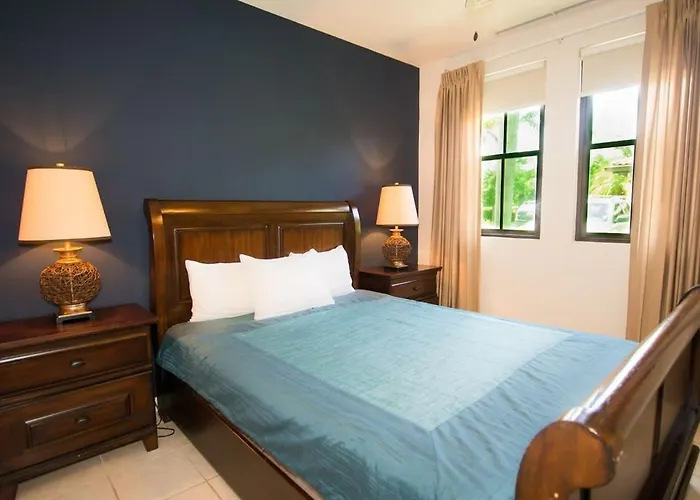 Colorful 3-bd Unit Opening On Pool Ferienhaus *
