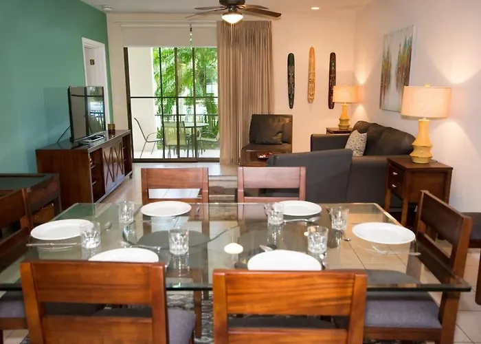 Colorful 3-bd Unit Opening On Pool Ferienhaus Coco
