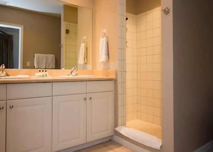 Ferienhaus Colorful 3-bd Unit Opening On Pool
