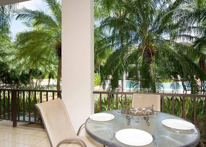 Colorful 3-bd Unit Opening On Pool Coco