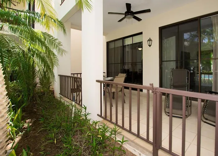 Colorful 3-bd Unit Opening On Pool Coco