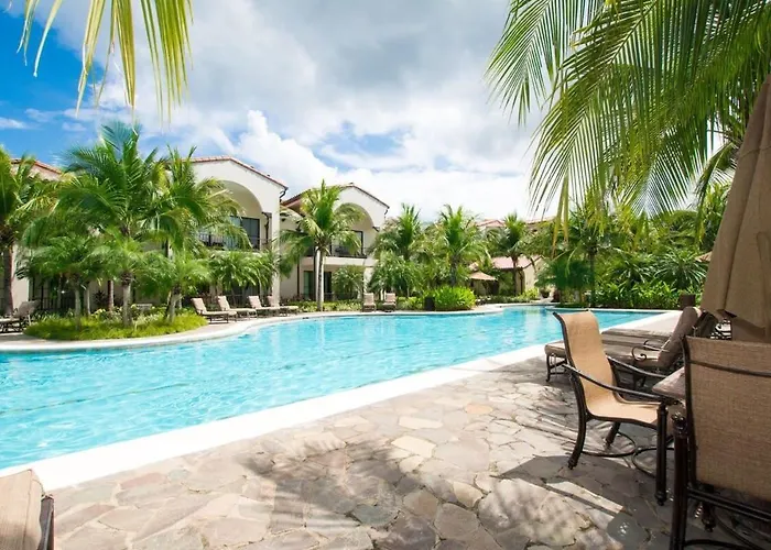 Colorful 3-bd Unit Opening On Pool