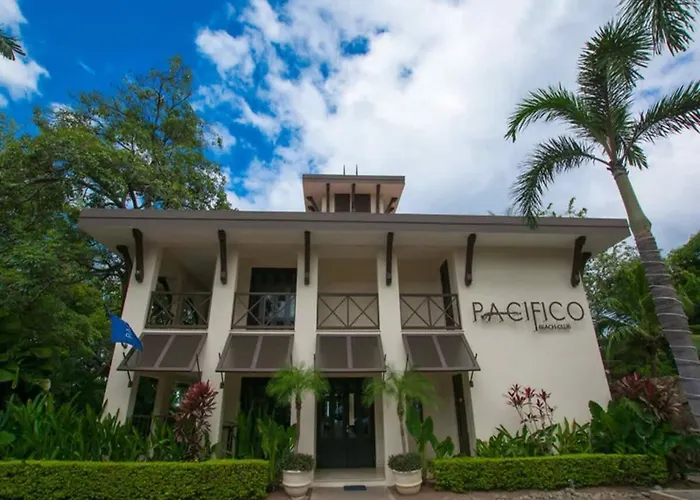 Colorful 3-bd Unit Opening On Pool Ferienhaus