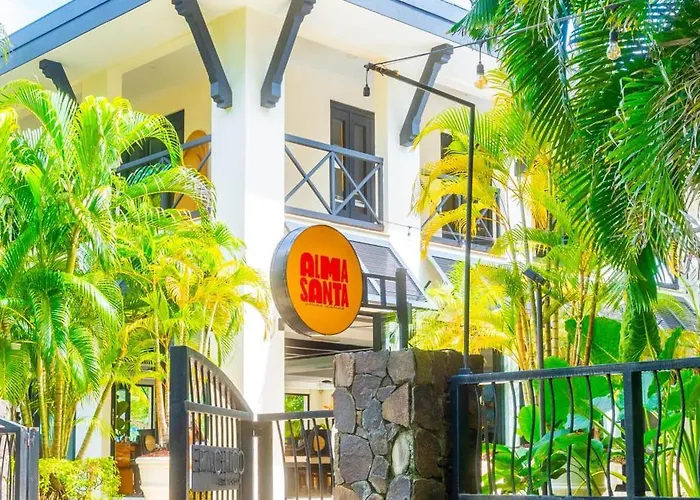 Colorful 3-bd Unit Opening On Pool Coco