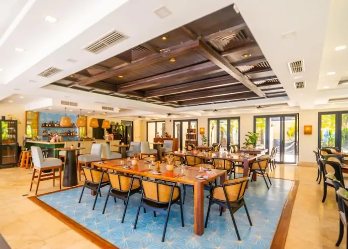 Colorful 3-bd Unit Opening On Pool Ferienhaus *
